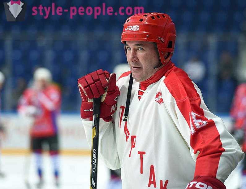 Alexander Kozhevnikov, ishockeyspiller: biografi, familie, sport resultater