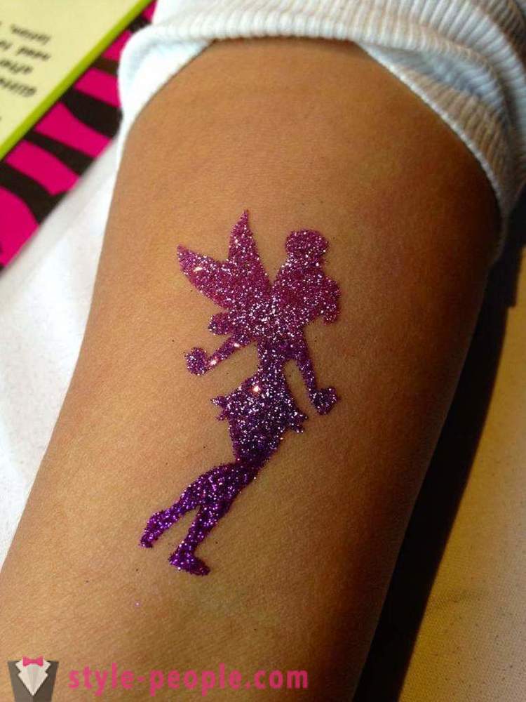 Hvad er glitter-tatovering? Hvordan man laver en tatovering.