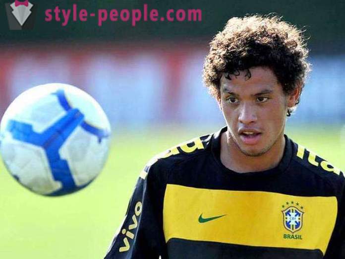 Carlos Eduardo: Brasiliansk fodbold karriere