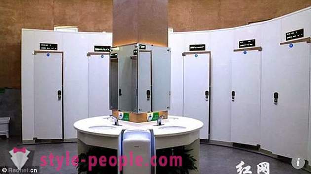 I Kina var der et toilet med en smart ansigtsgenkendelse systemet