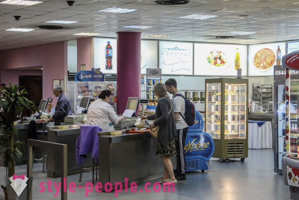 Krise figizis Vi har fundet den billige spisning i alle Moskva lufthavne