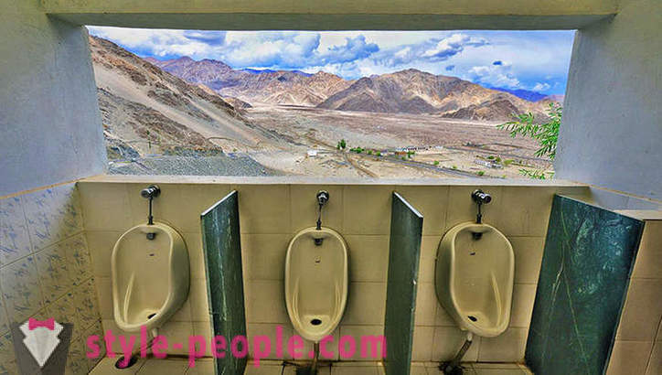 Ud af nødvendighed, men ikke gal: de mest usædvanlige offentlige toiletter