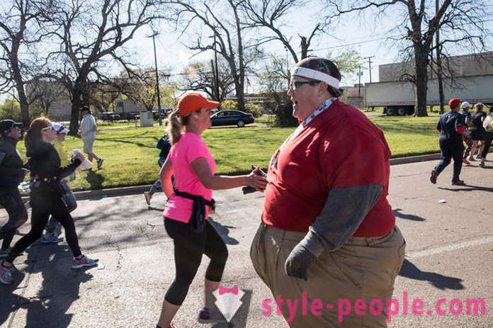 Løb, uden at stoppe: mand der vejer 250 kg inspirerer folk af hans eksempel