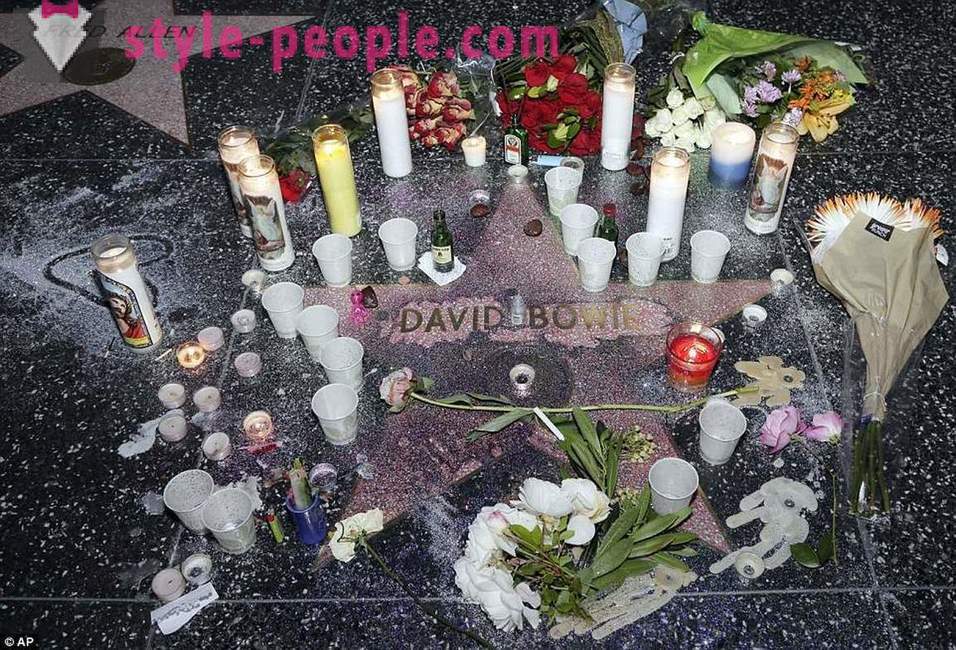Fans sige farvel til David Bowie