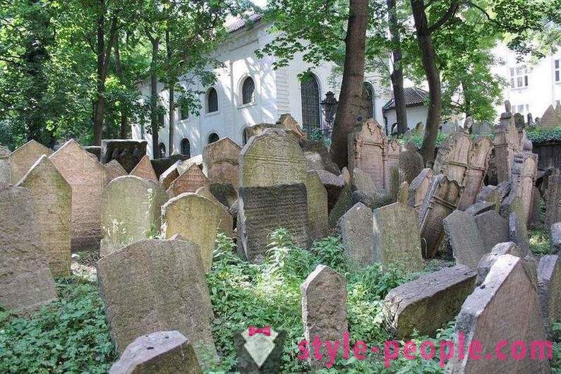 Multilayer Jewish Cemetery i Prag