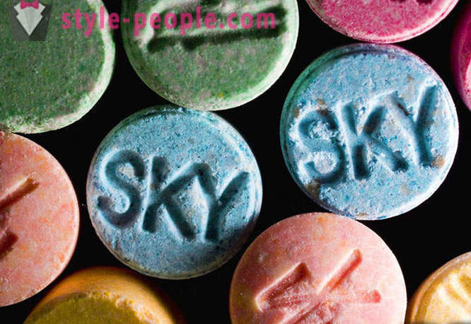 At de 9 mest populære skadelige stoffer, herunder alkohol, LSD, og ​​koffein gøre med hjernen