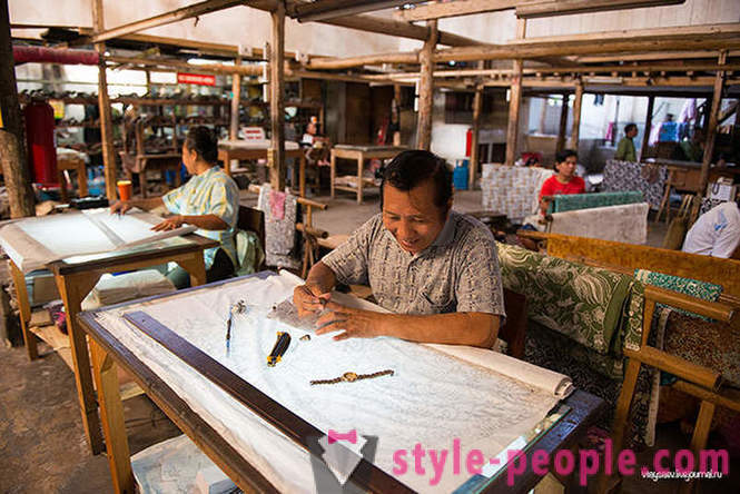 Hvordan laver batik i Indonesien