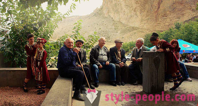 Som den armenske Areni Vin Festival finder sted