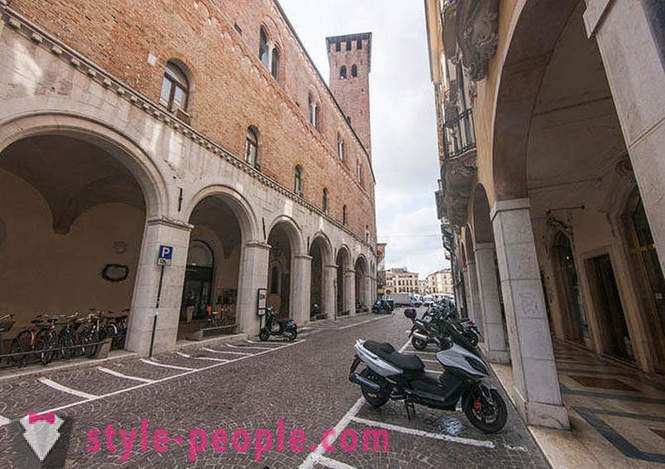 Gå gennem den italienske by Padova