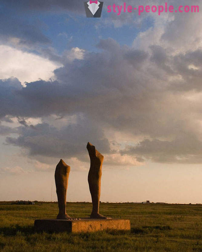 10 mest bizarre og mærkelige statuer i verden