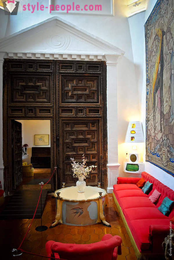 Salvador Dali Museum og slottet af sin kone