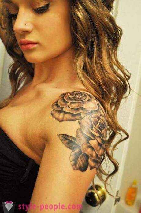 Smuk tatovering for piger på skulderen