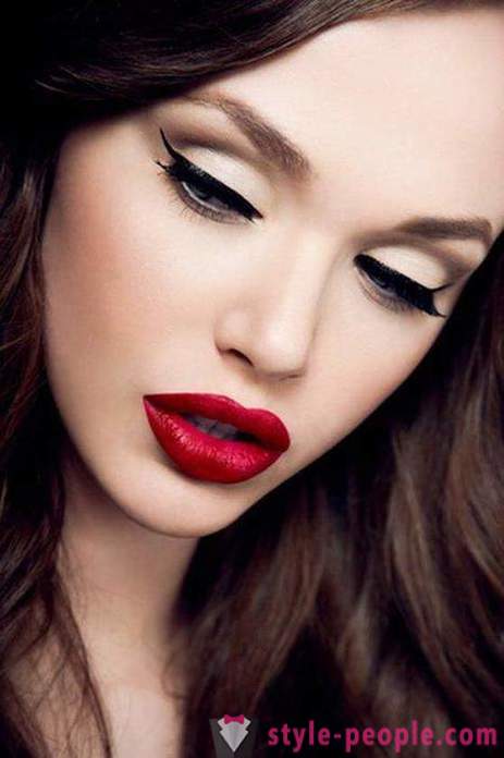Makeup med rød læbestift. Den rigtige makeup til brunetter og blondiner