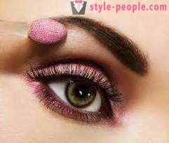 Makeup til trinvist stigende øjet (se foto). Makeup for brune øjne til at øge øjet