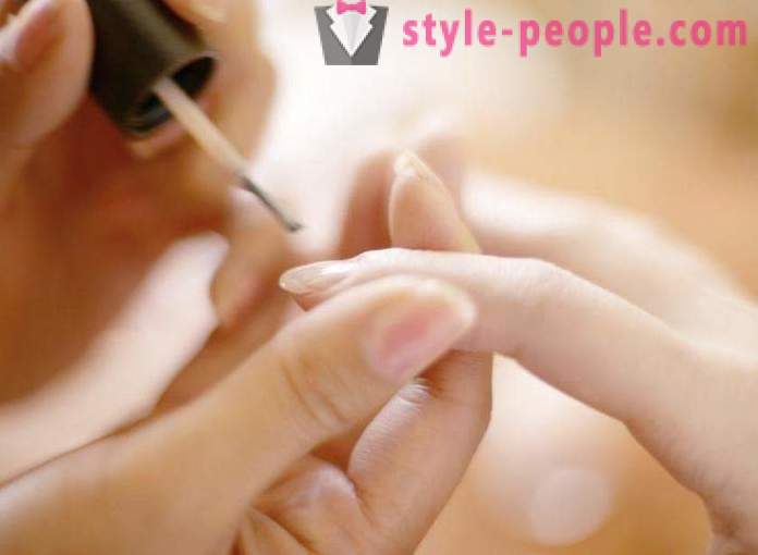 Hvordan til at gøre en manicure derhjemme: hemmelighederne af skønhed