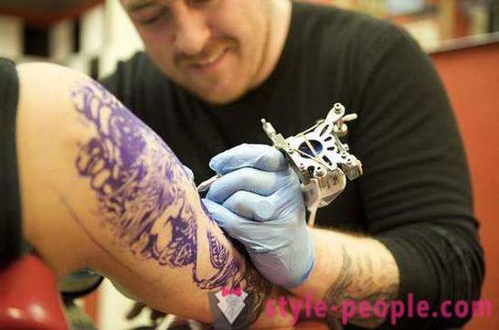 Hvordan man laver en tatovering og hvad du behøver at vide før de går til salonen