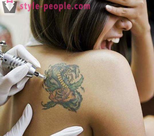 Hvordan til at passe den tatovering i helingsperioden?